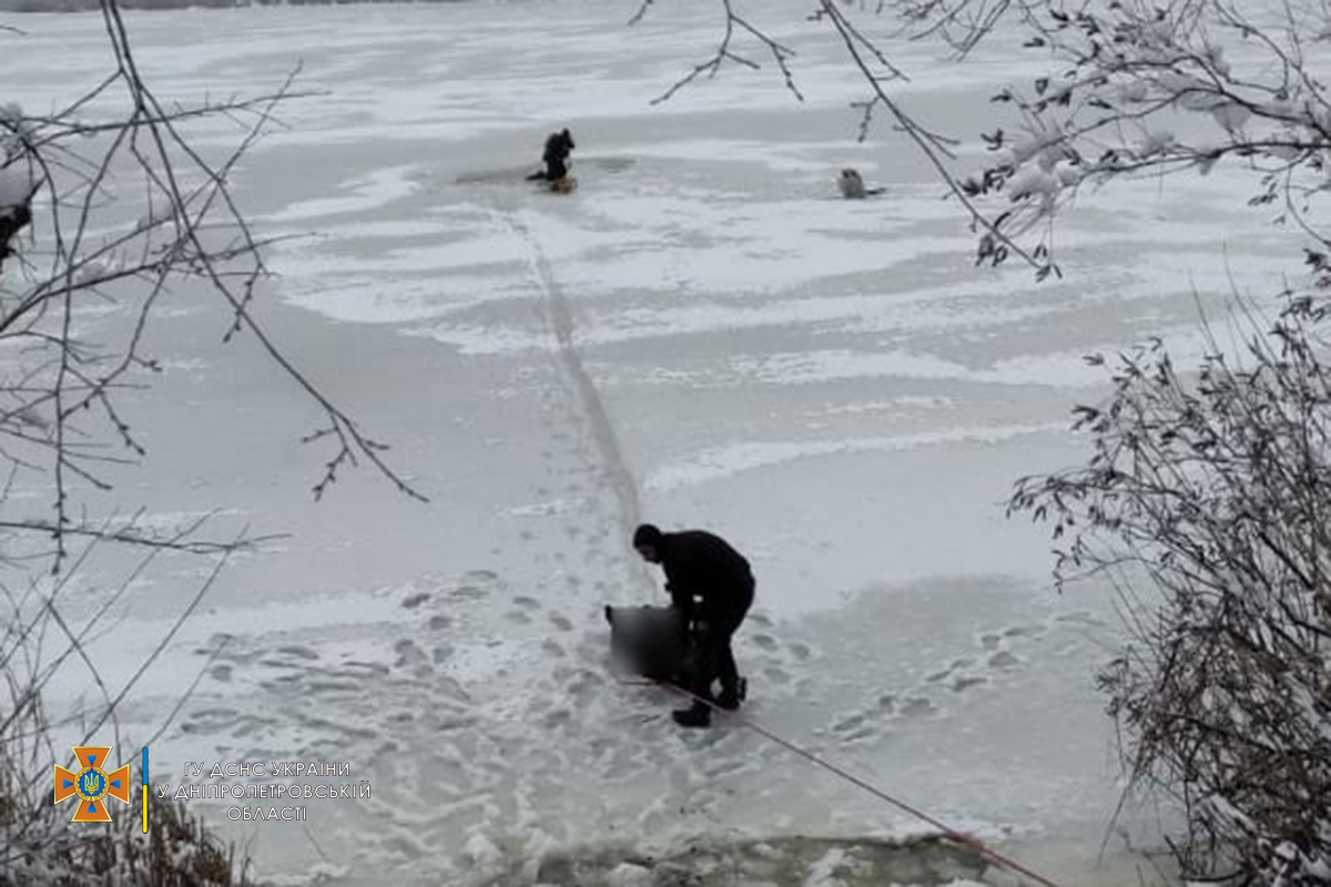 На Днепропетровщине рыбак провалился под лед и утонул - || фото: dp.dsns.gov.ua