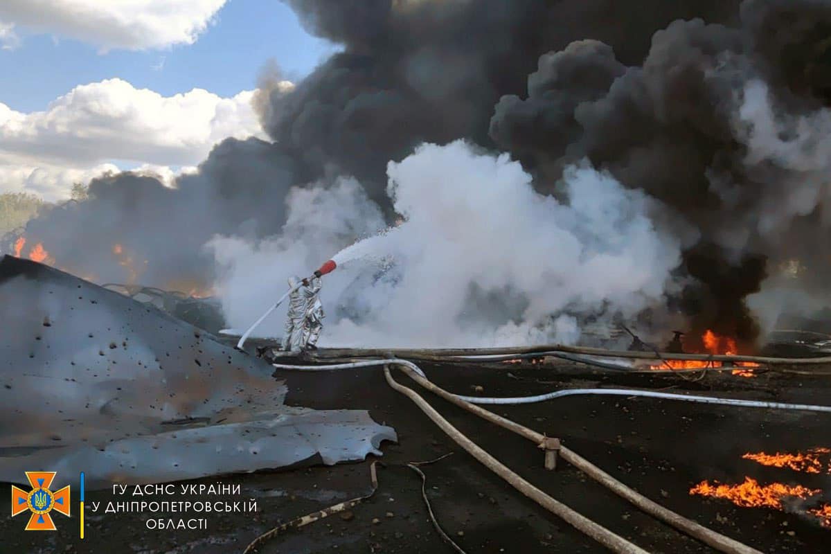 Десятки спасателей тушили пожар – || фото: facebook.com/MNSDNE