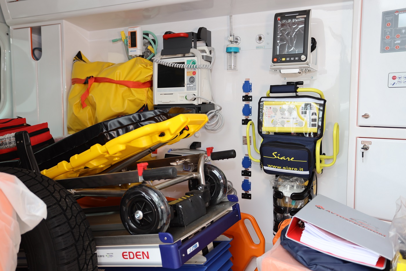 Внутри есть все самое нужное для спасения людей - фото: adm.dp.gov.ua