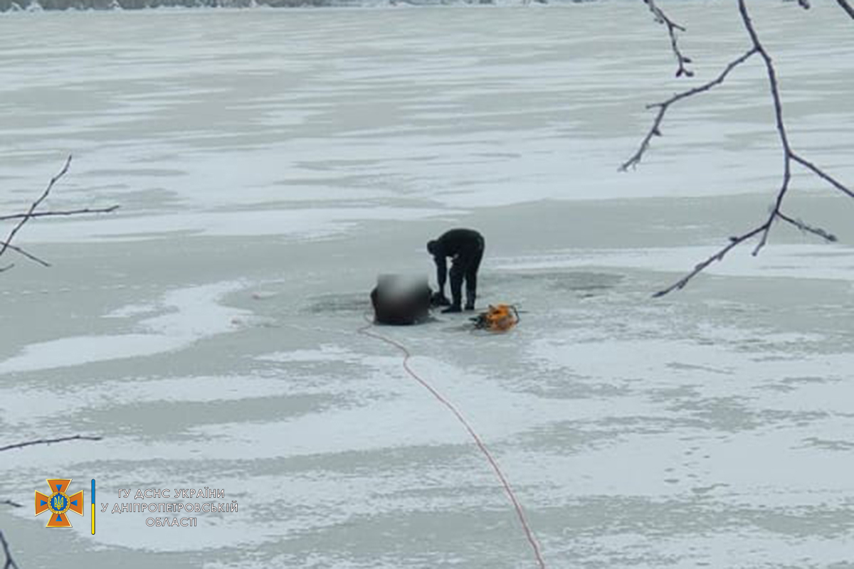 На Днепропетровщине рыбак провалился под лед и утонул - || фото: dp.dsns.gov.ua