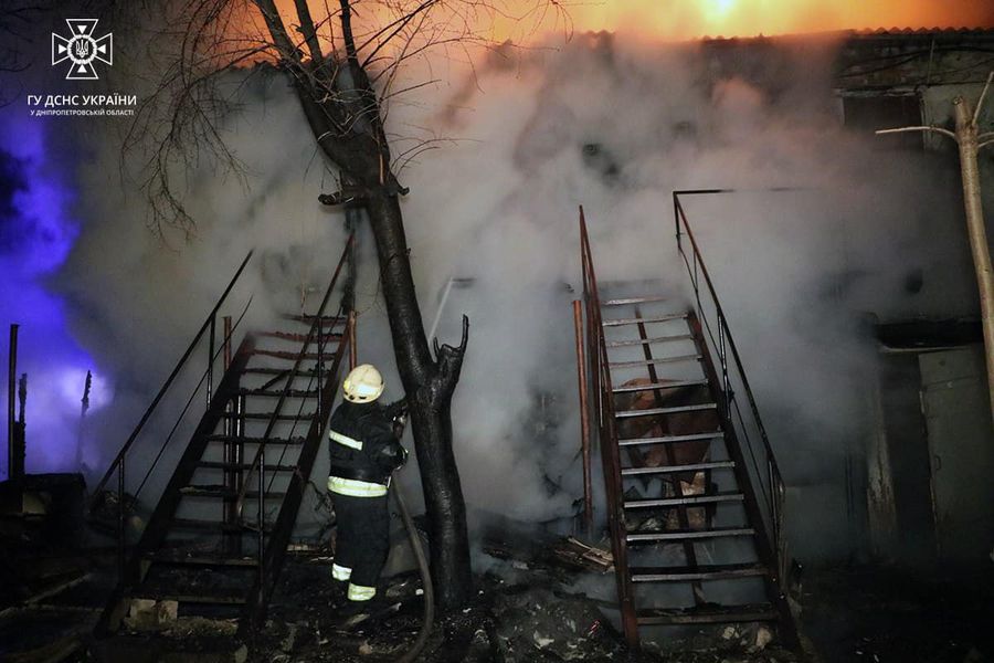 У центрі Дніпра сталася сильна пожежа - || фото: facebook.com/MNSDNE