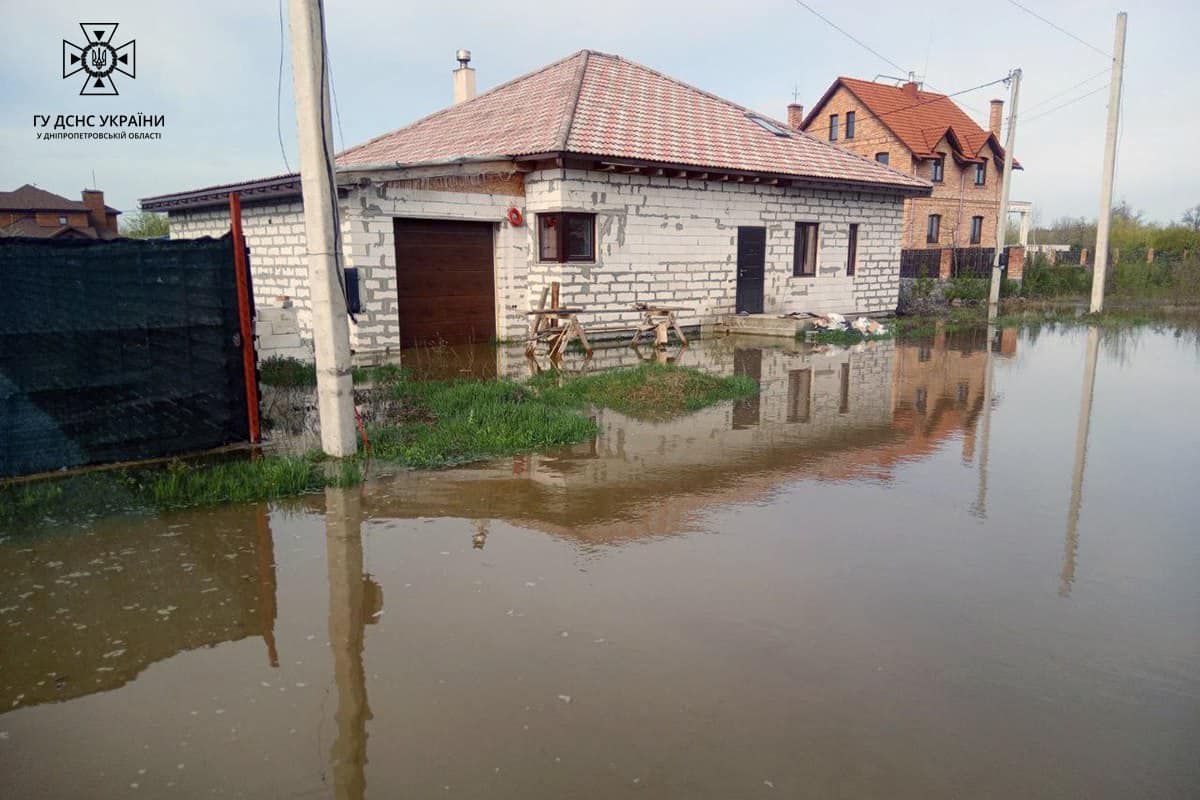 Затопленими залишаються сотні будинків - || фото: facebook.com/MNSDNE