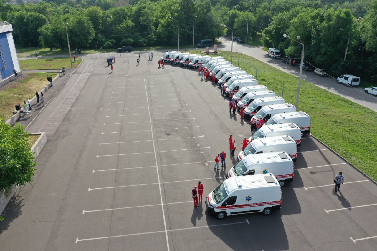 В Кривом Роге вручили автомобили "скорой" - фото: adm.dp.gov.ua