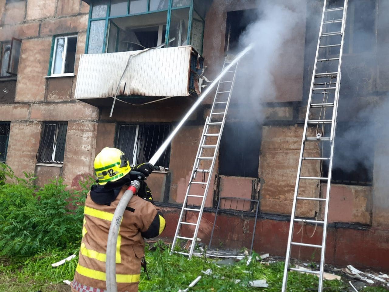 Окупанти влучили по житловому будинку - || фото: facebook.com/MNSDNE