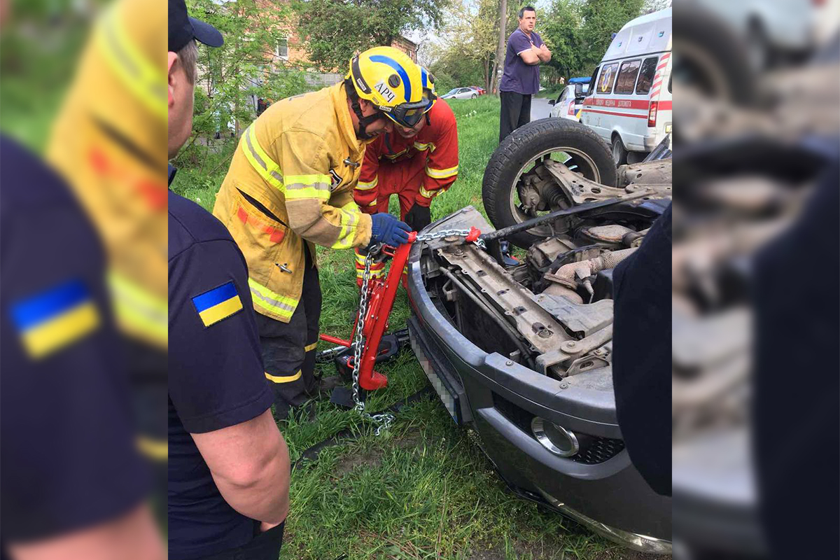 В Днепре произошло ДТП - фото: ГСЧС