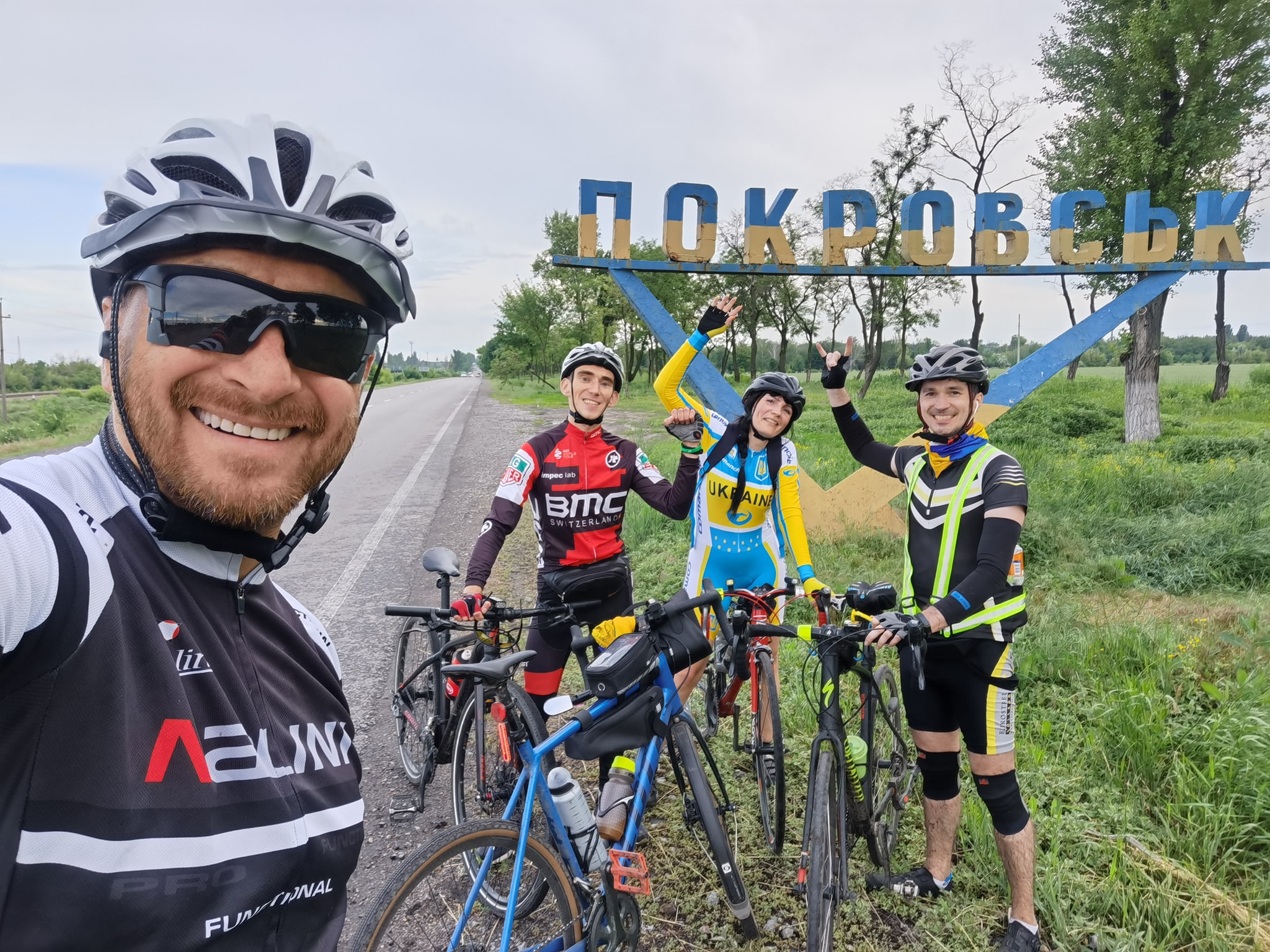 Олег Собчук участвует в масштабном веломарафоне - фото: adm.dp.gov.ua