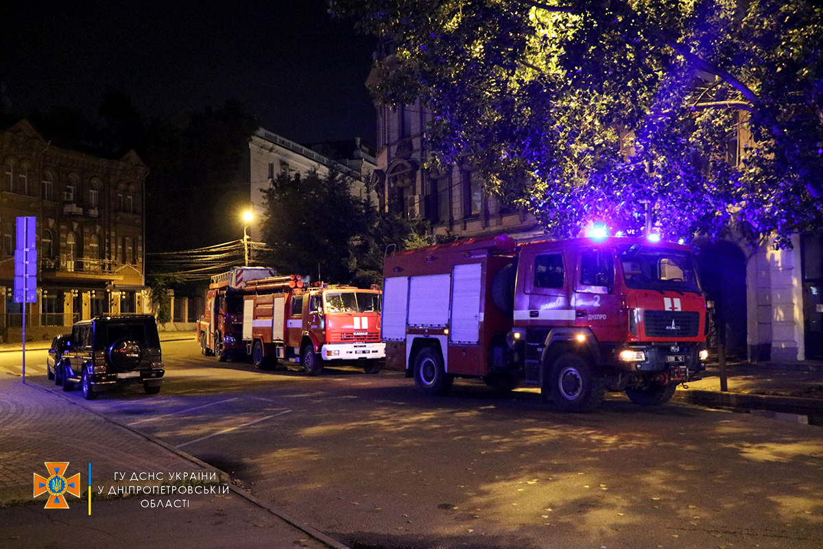 В Днепре произошел пожар в кафе - фото: ГСЧС
