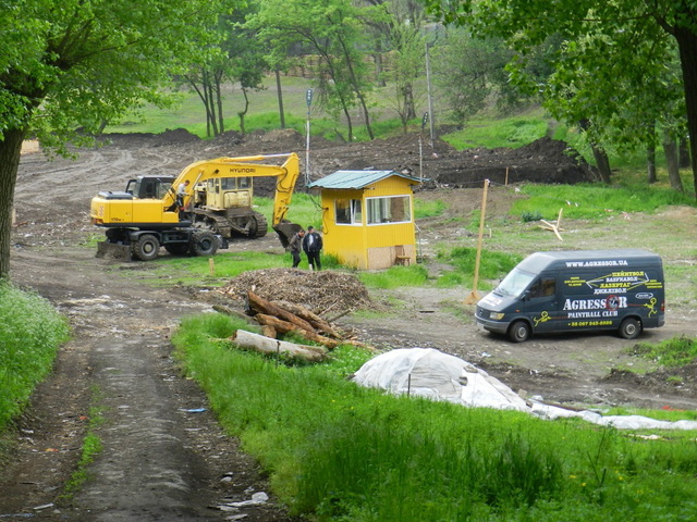На месте работает техника - фото: gorod.dp.ua