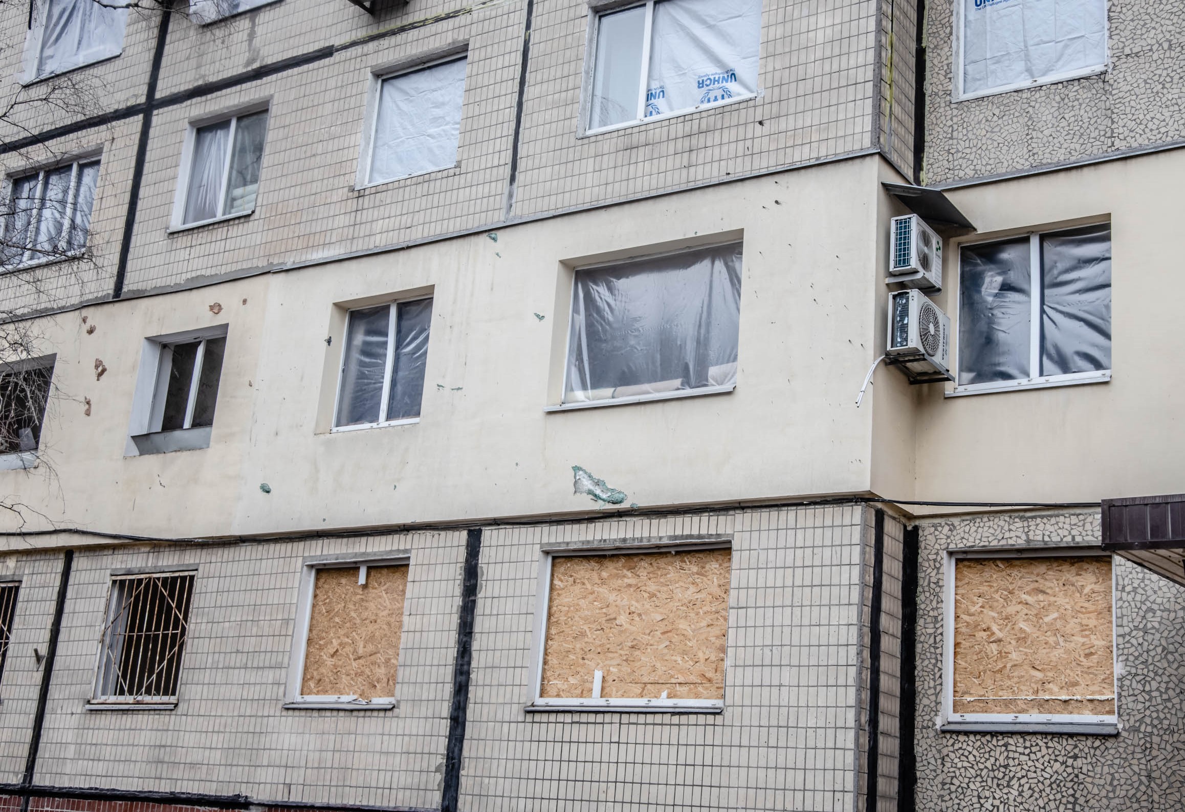 Пошкоджено більше тисячі вікон - || фото: adm.dp.gov.ua