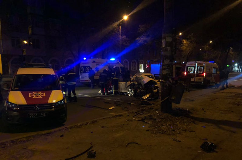 Авария на Богдана Хмельницкого / фото: ГСЧС