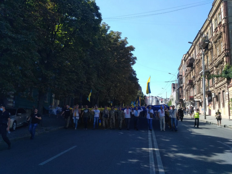 В центре города состоялся праздничный марш / фото: "Депо.Днепр"