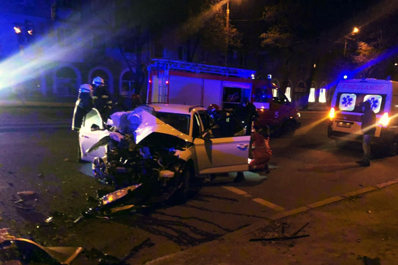 Машину сильно помяло / фото: ГСЧС