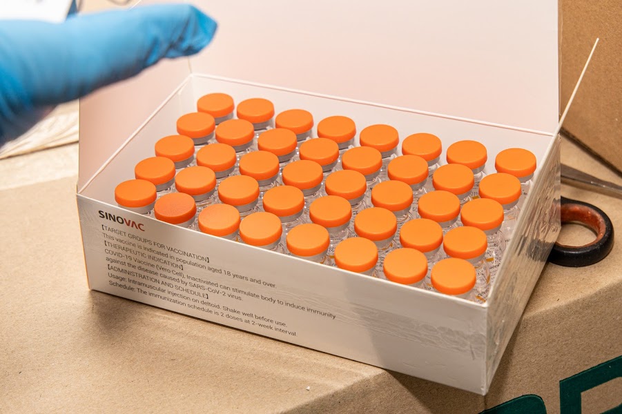 Уже больше 13 тысяч человек получили прививки - фото: adm.dp.gov.ua