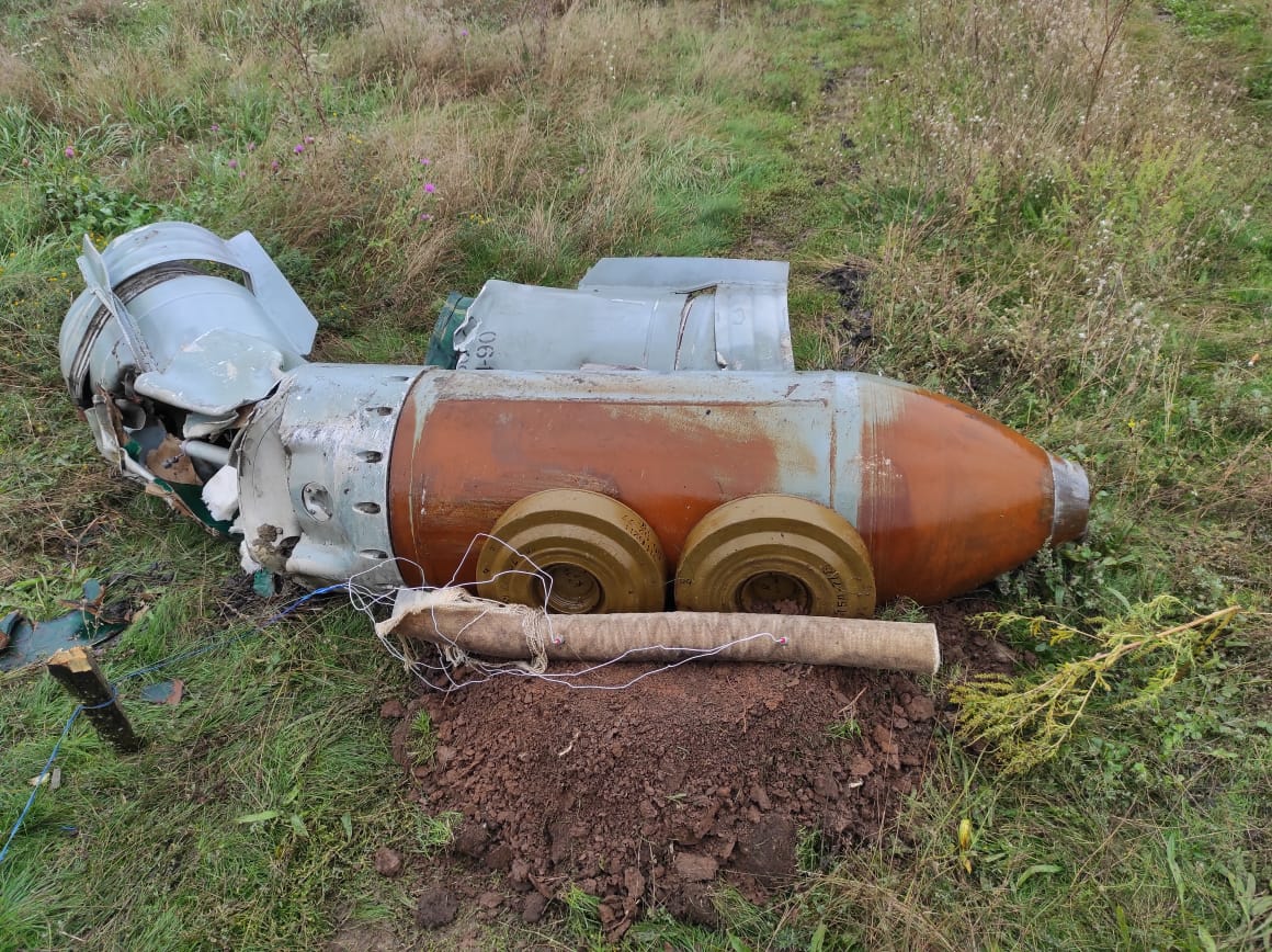 Взрывотехники нашли авиабомбу – || фото: dp.npu.gov.ua