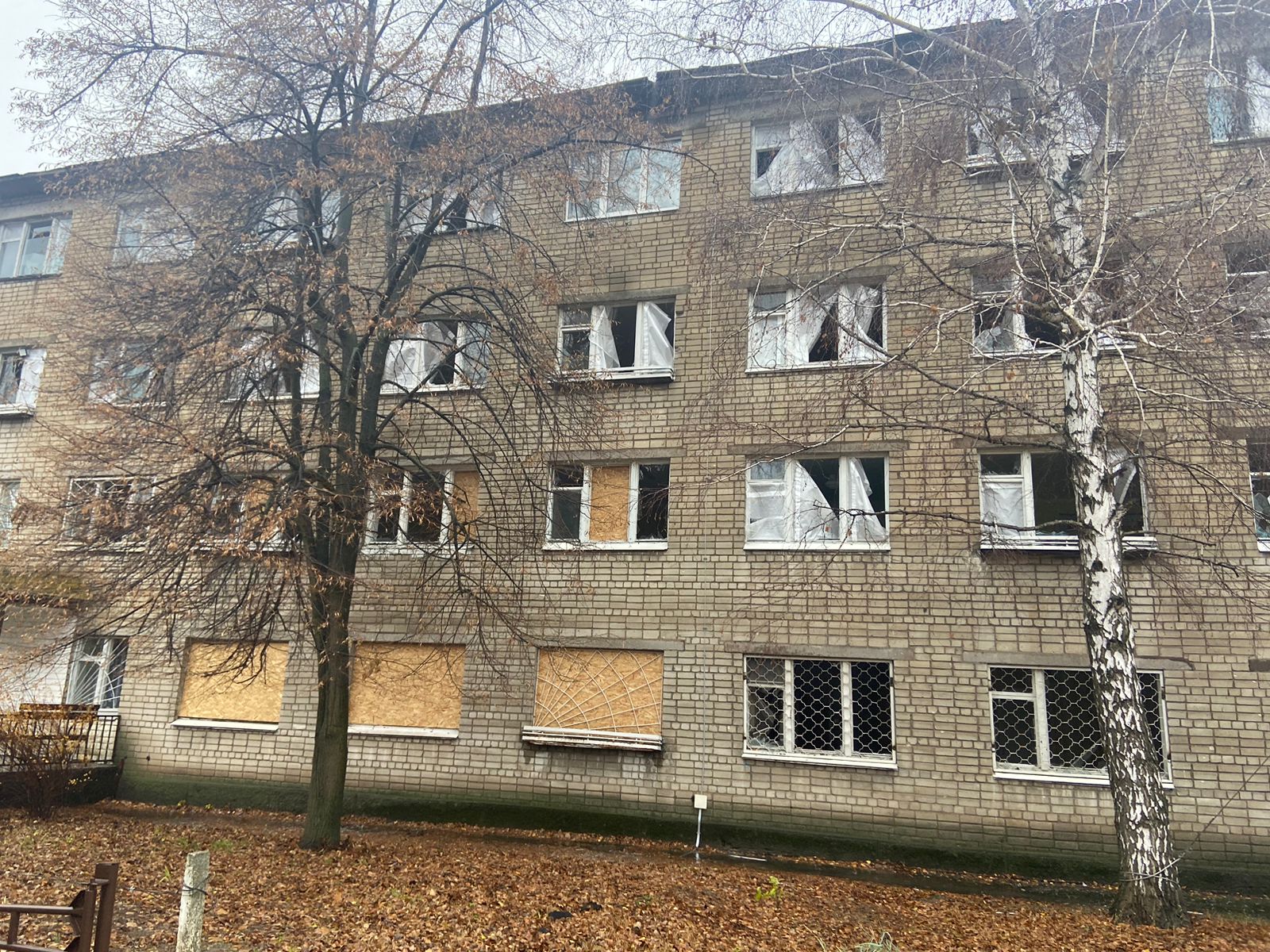 В домах повреждены окна – || фото: dp.npu.gov.ua
