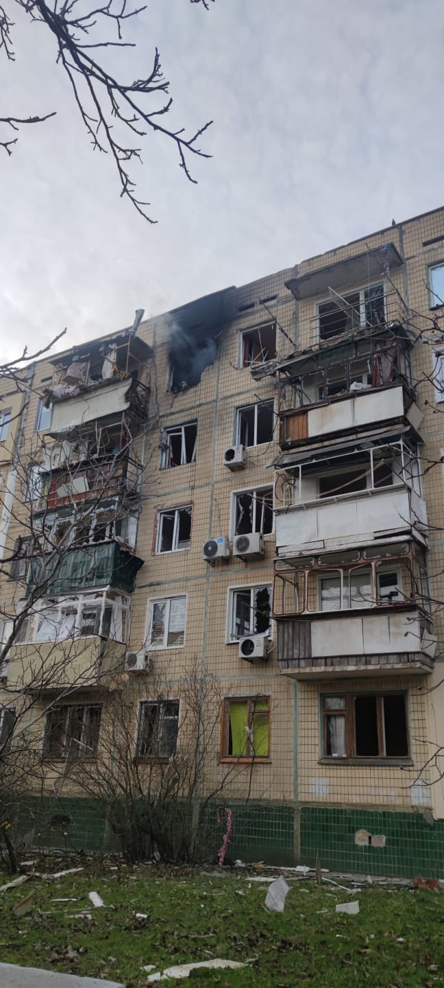 Внаслідок обстрілу пошкоджені будинки - || фото: dp.npu.gov.ua