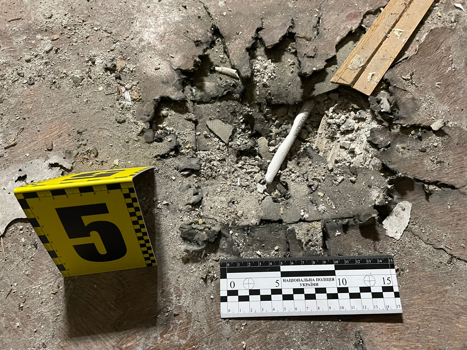 Также боеприпасы он взорвал в квартире – || фото: dp.npu.gov.ua