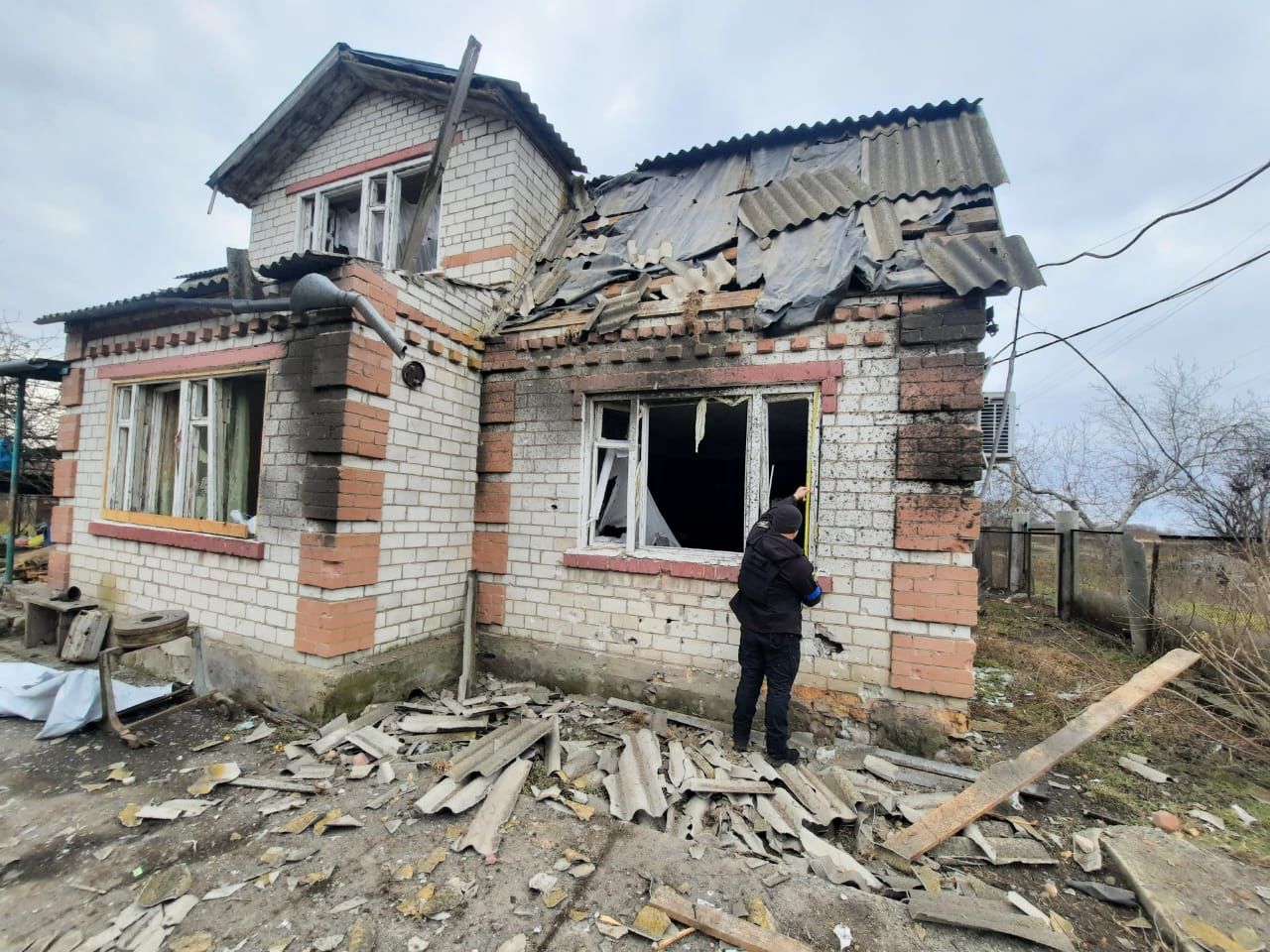 Под обстрелом был Никопольский район – || фото: dp.npu.gov.ua
