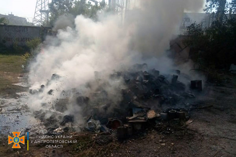 Спасатели оперативно ликвдирировали огонь - фото: ГСЧС