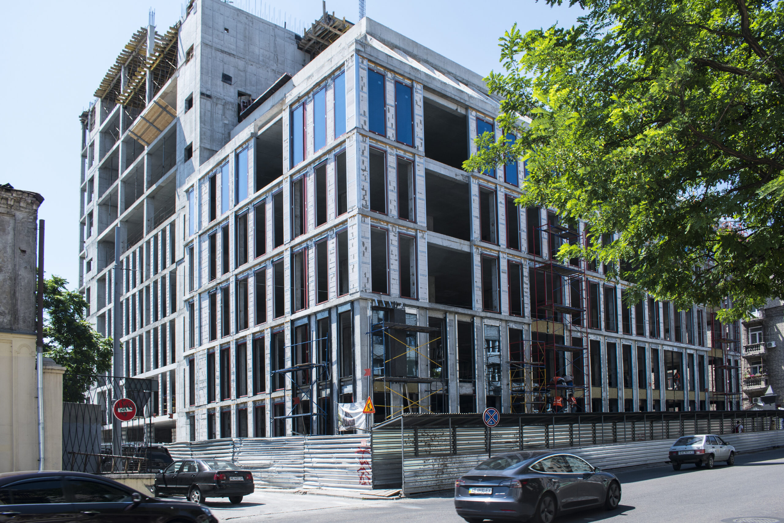 Бизнес-центр строят довольно быстро / фото: pushkin.ibs