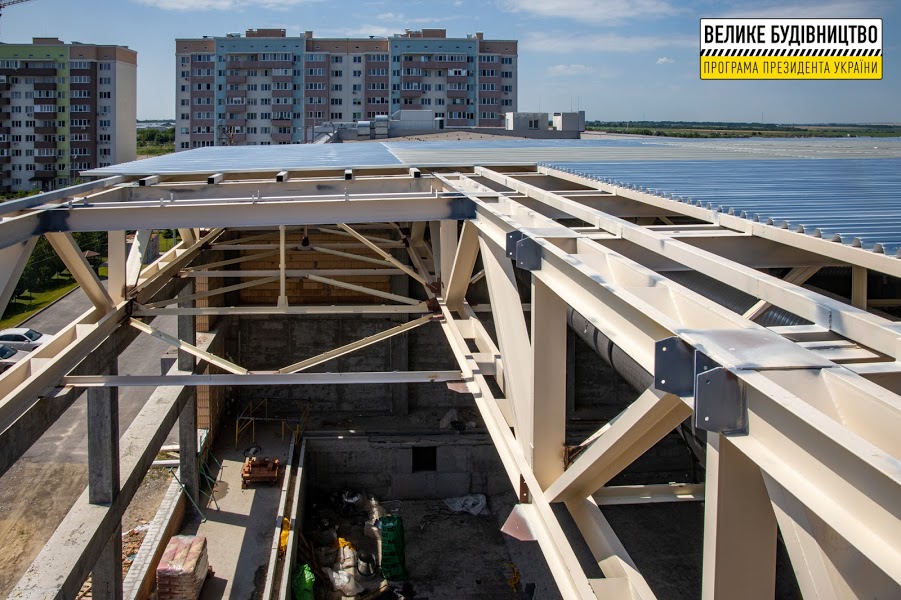 В новом бассейне смогут заниматься взрослые и дети - фото: adm.dp.gov.ua