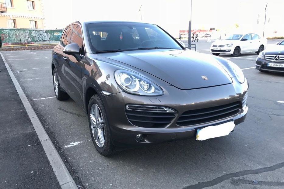 PORSCHE CAYENNE 2013 року випуску