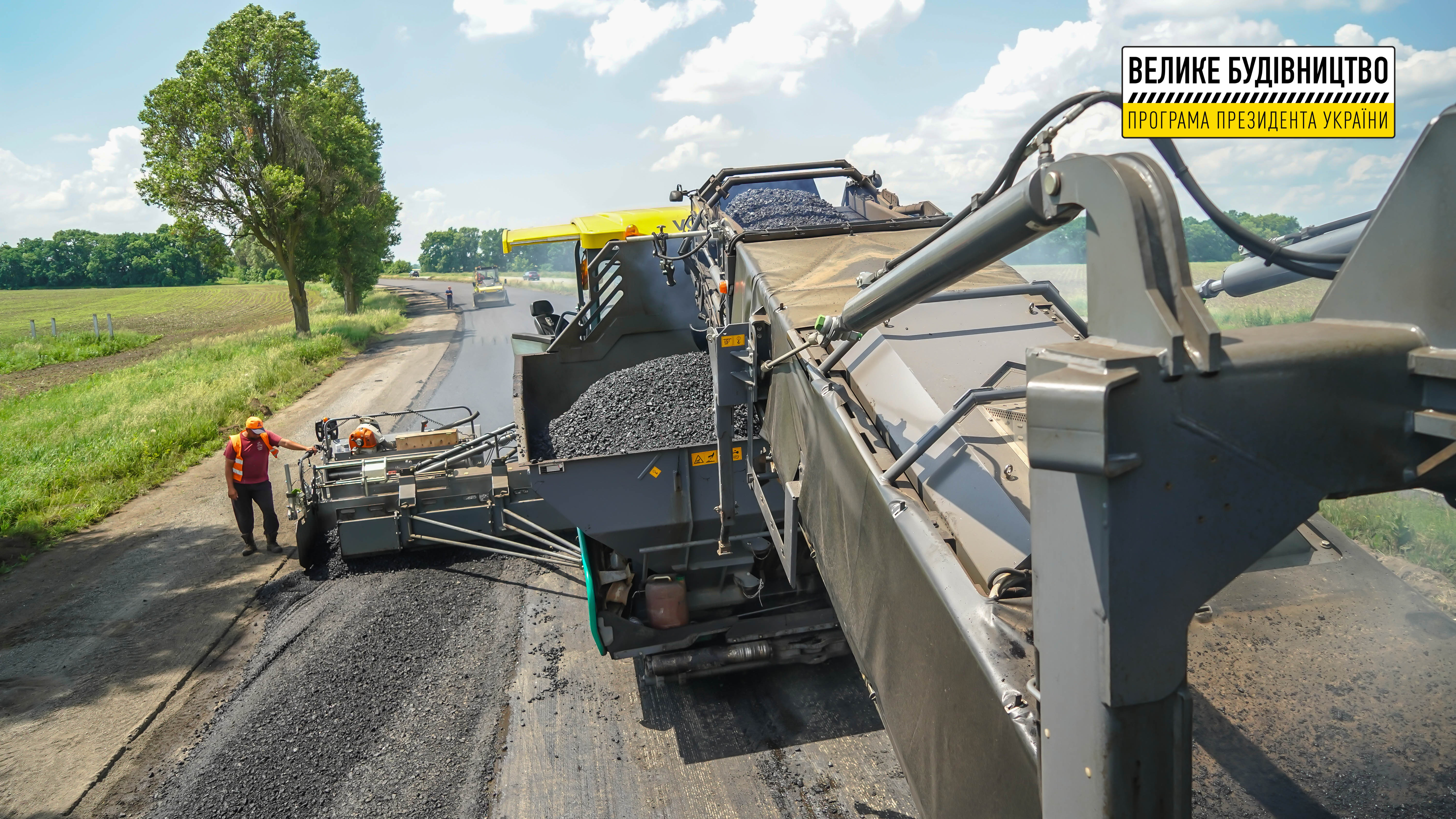 Дорога постепенно превращается в современную трассу - фото: adm.dp.gov.ua