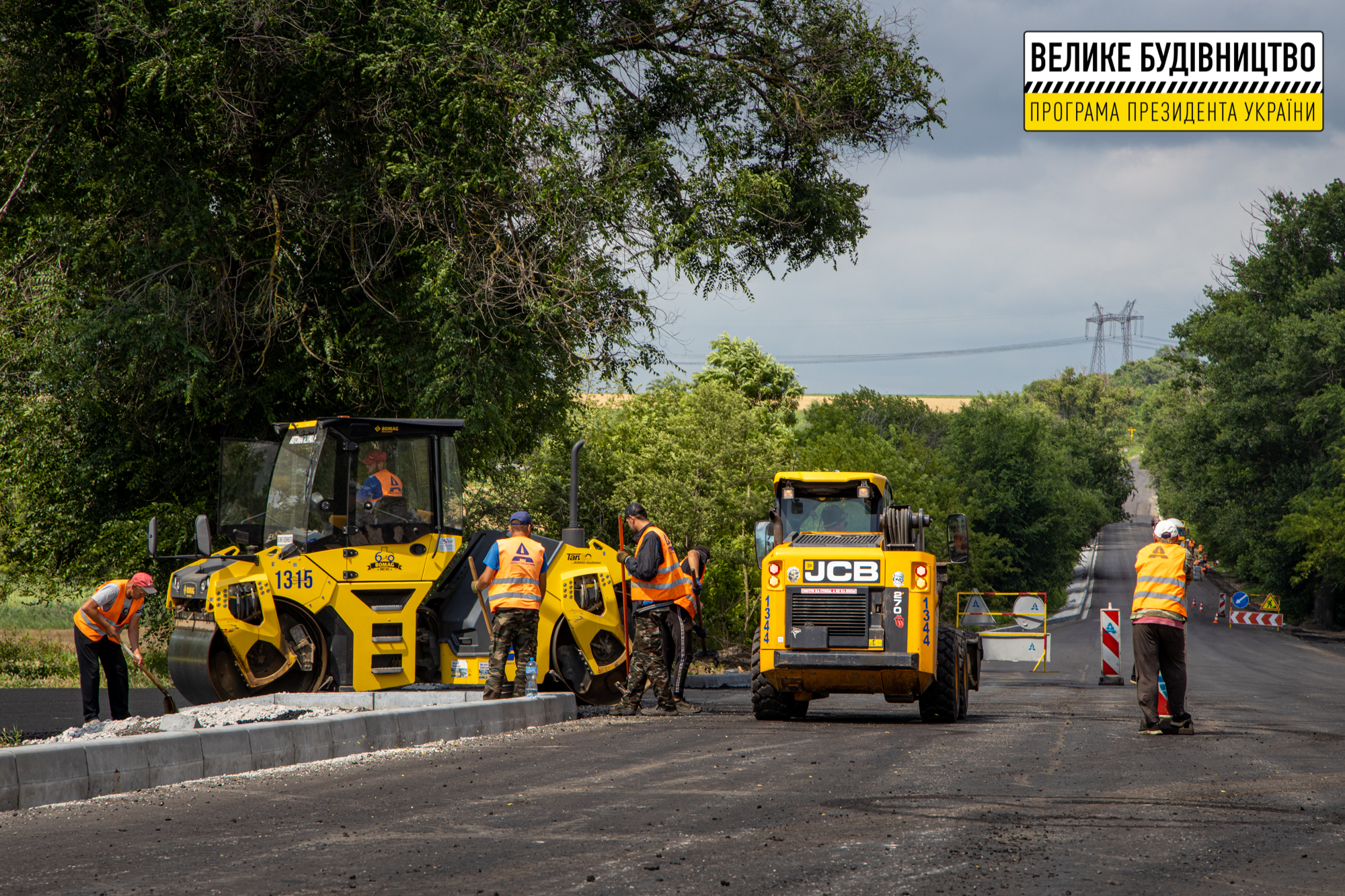 Дорожники делают качественный ремонт - фото: adm.dp.gov.ua