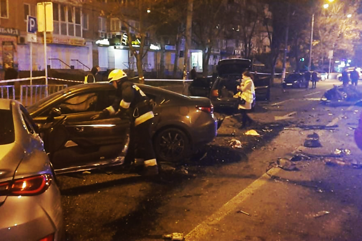 Автомобили разбили вдребезги / фото: ГСЧС