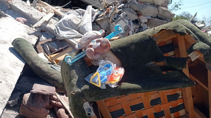 Унаслідок ракетної атаки загинула маленька дитина - || фото: suspilne.media
