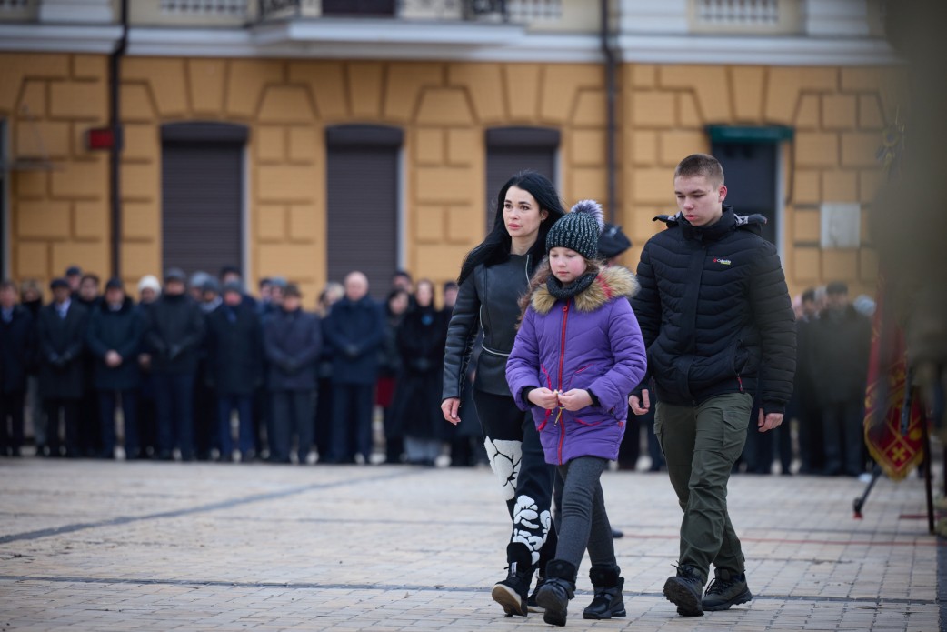 Президент попал награду семье погибшего военного из Никополя - || фото: president.gov.ua