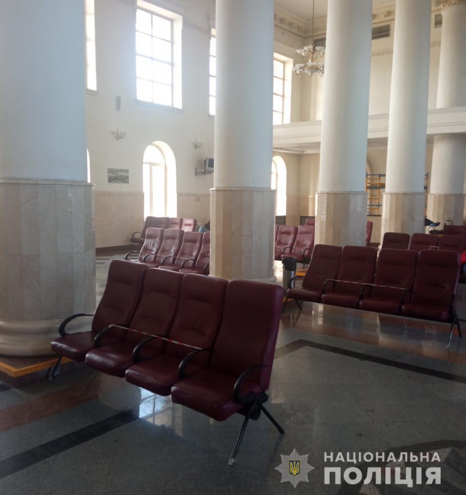 В Днепре сообщили о минировании вокзала - фото: ГУ НП