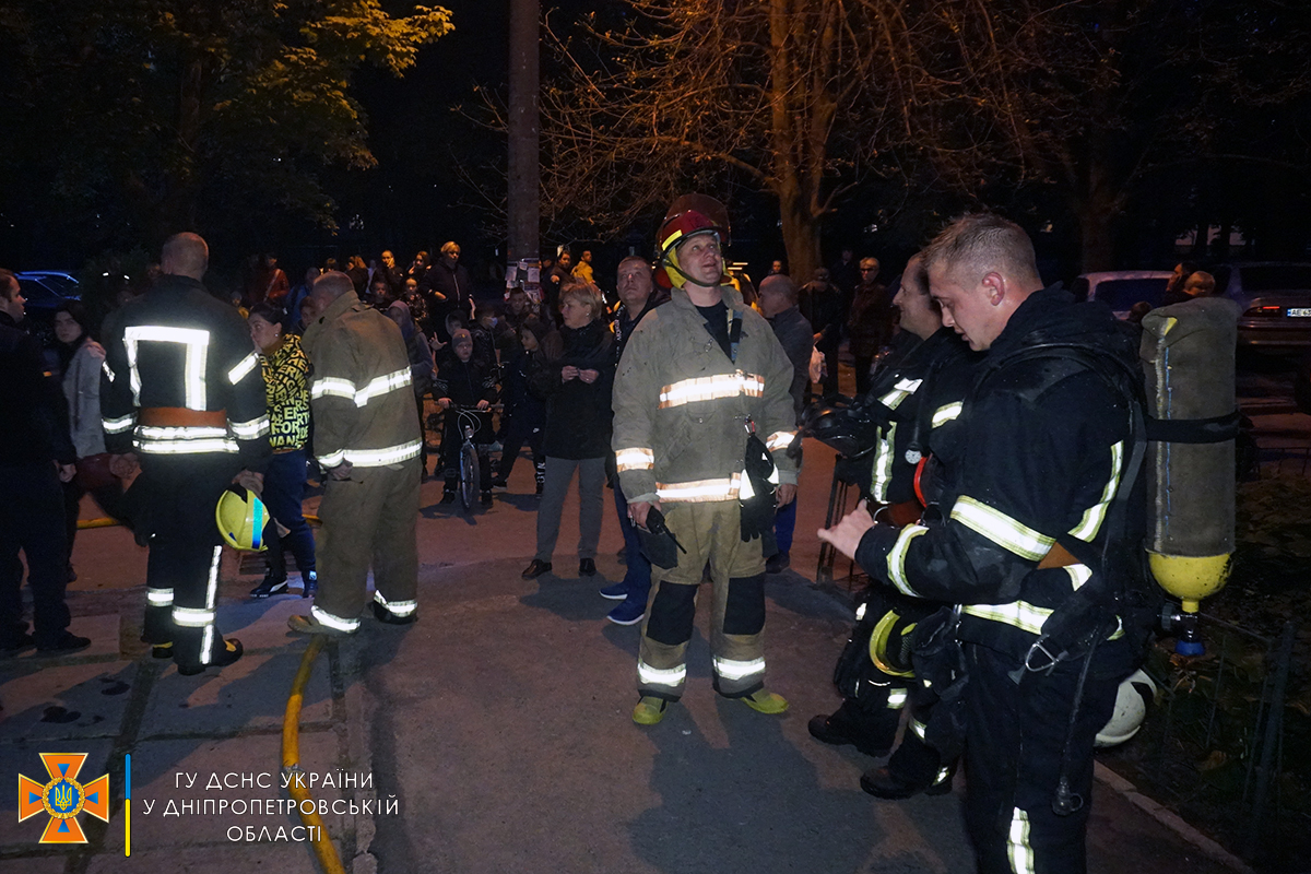 Люди самостоятельно вышли из горящего помещения - фото: ГСЧС