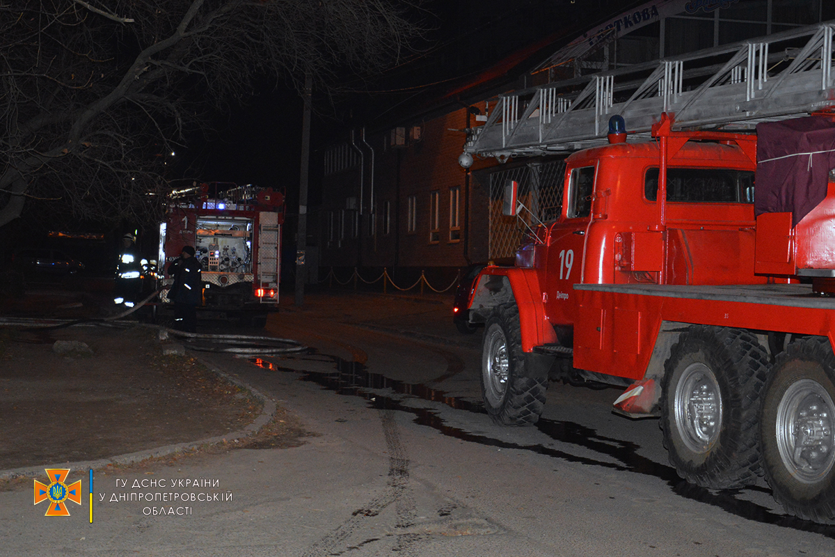 В Днепре произошел пожар в многоэтажке - фото: dp.dsns.gov.ua