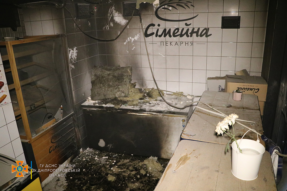 Огонь повредил мебель и стены - фото: ГСЧС