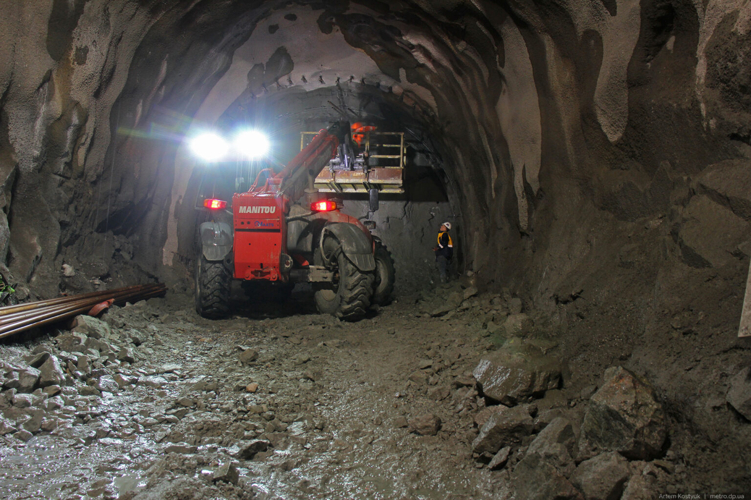 За день до сбойки проводили подготовительные работы - фото: metro.dp.ua