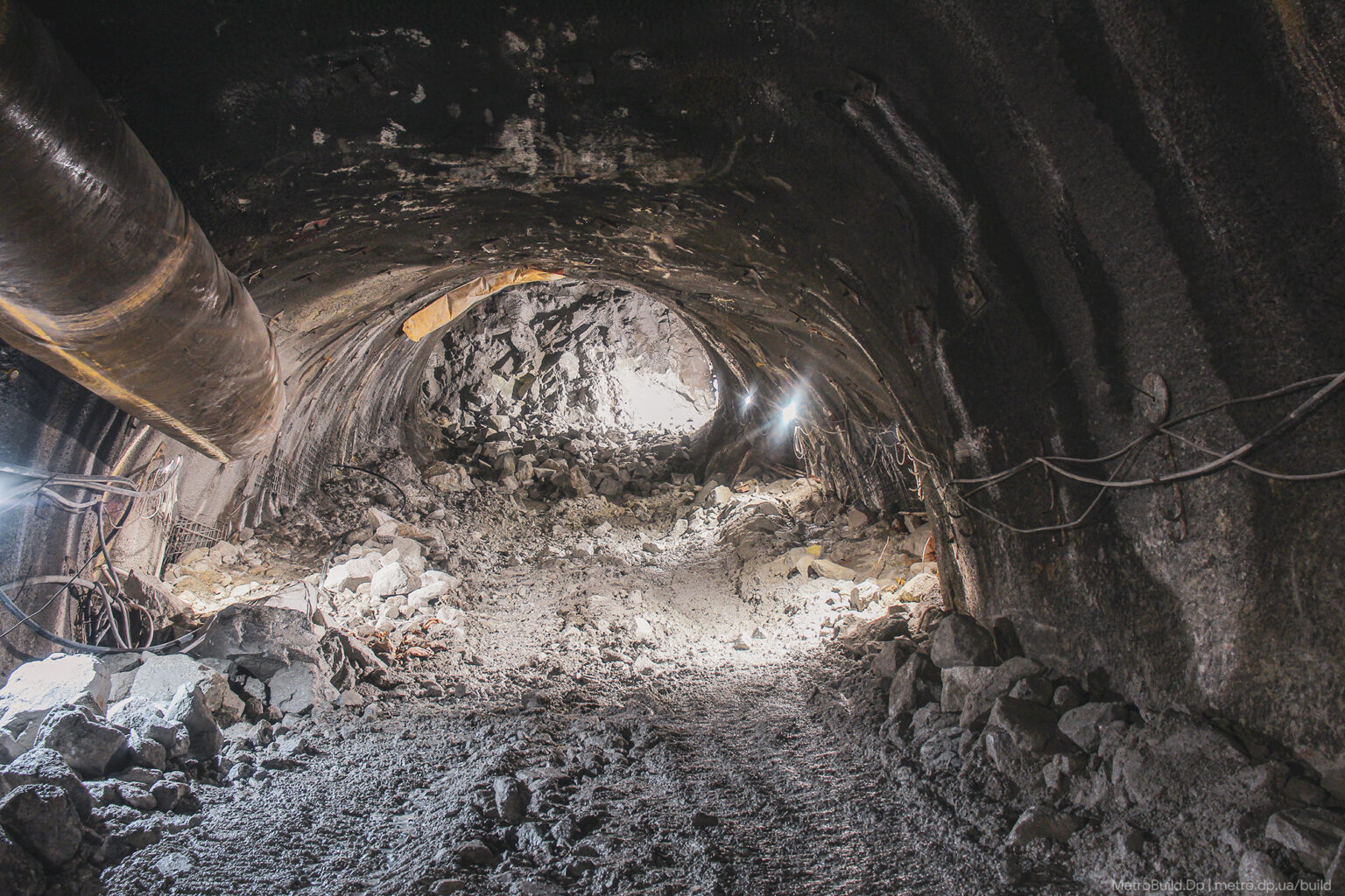 Работы продолжаются - фото: metro.dp.ua