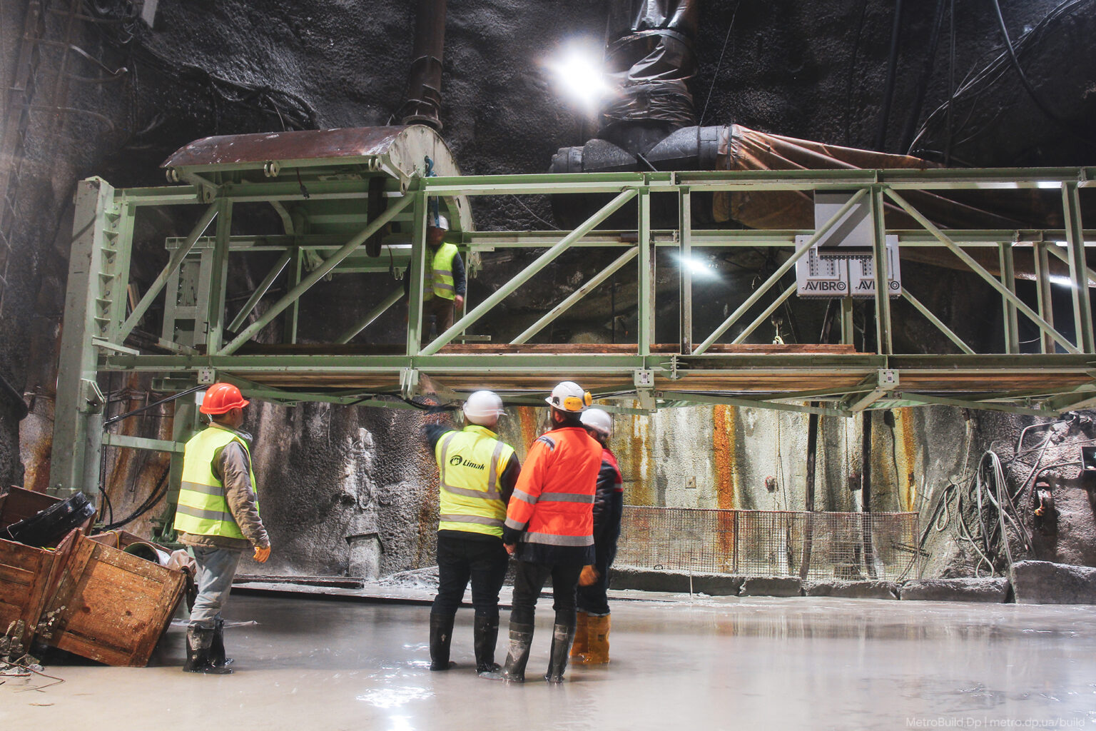 Метростроители - фото: metro.dp.ua