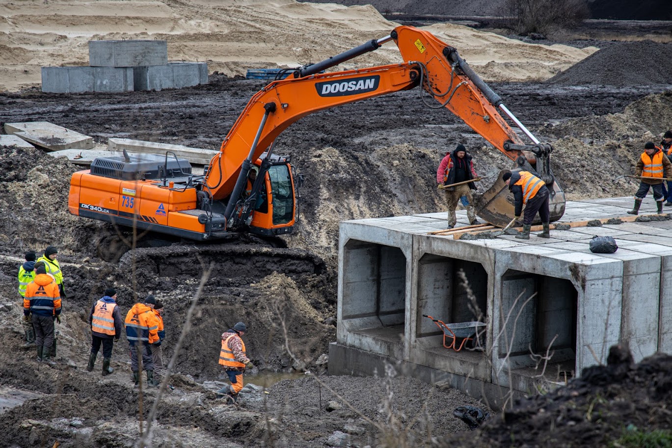 На новой трассе появится мост / фото: ДнепрОГА
