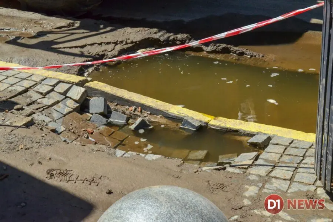 На дороге образовались лужи - фото: d1.ua