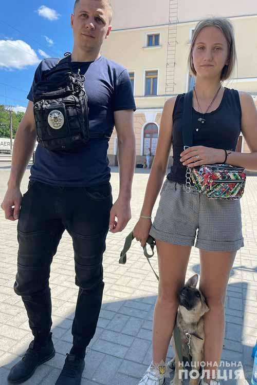 Катерину на вокзалі зустріли поліцейські - || фото: dp.npu.gov.ua