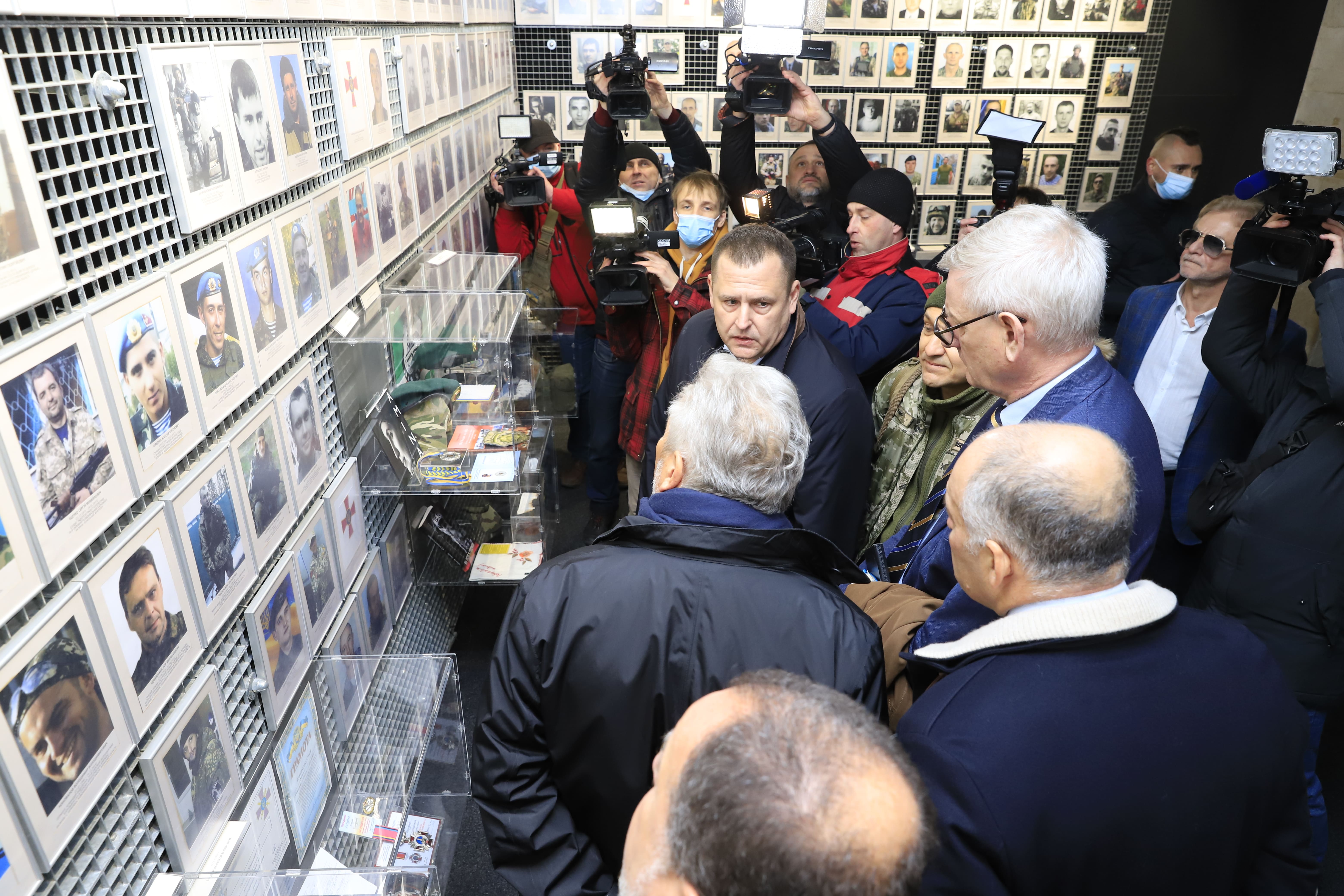 Продовжувати дипломатичну співпрацю та підтримувати Україну: до Дніпра приїхали європейські політичні лідери, аби засвідчити підтримку країни фото 7 6