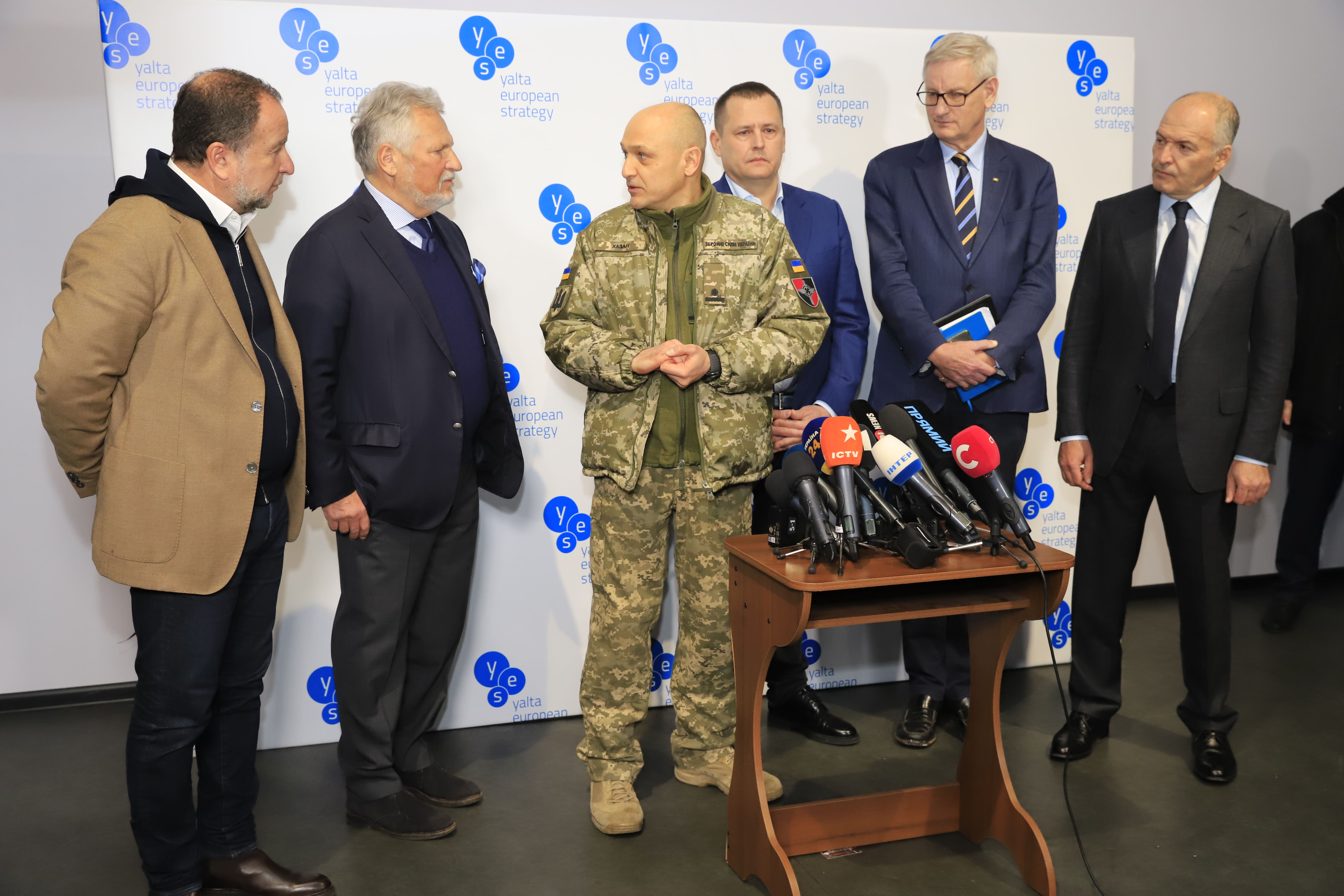 Продовжувати дипломатичну співпрацю та підтримувати Україну: до Дніпра приїхали європейські політичні лідери, аби засвідчити підтримку країни фото 12 11