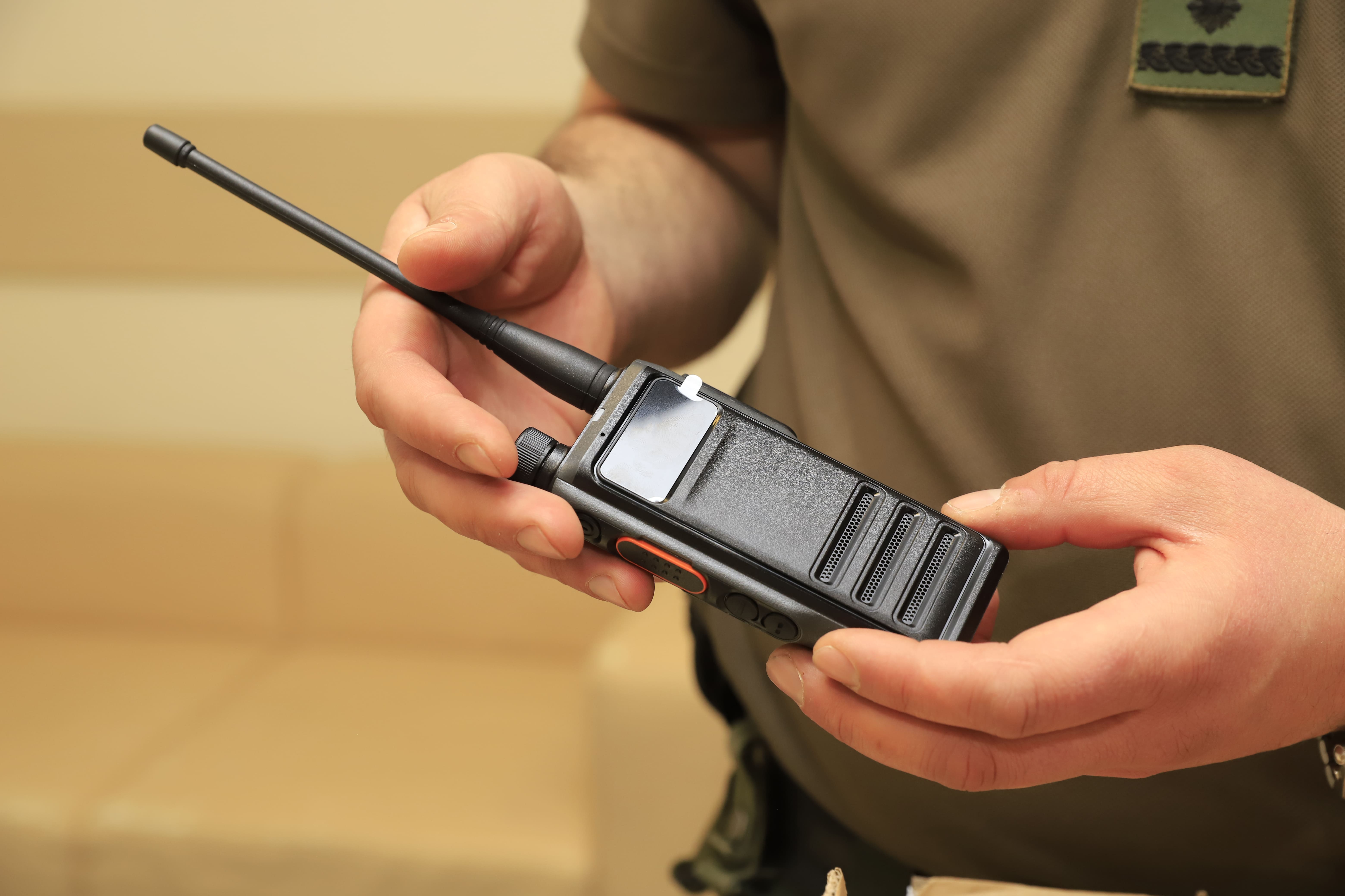 В Днепре подразделениям Национальной гвардии Украины передали 195 новых радиостанций фото 10 9