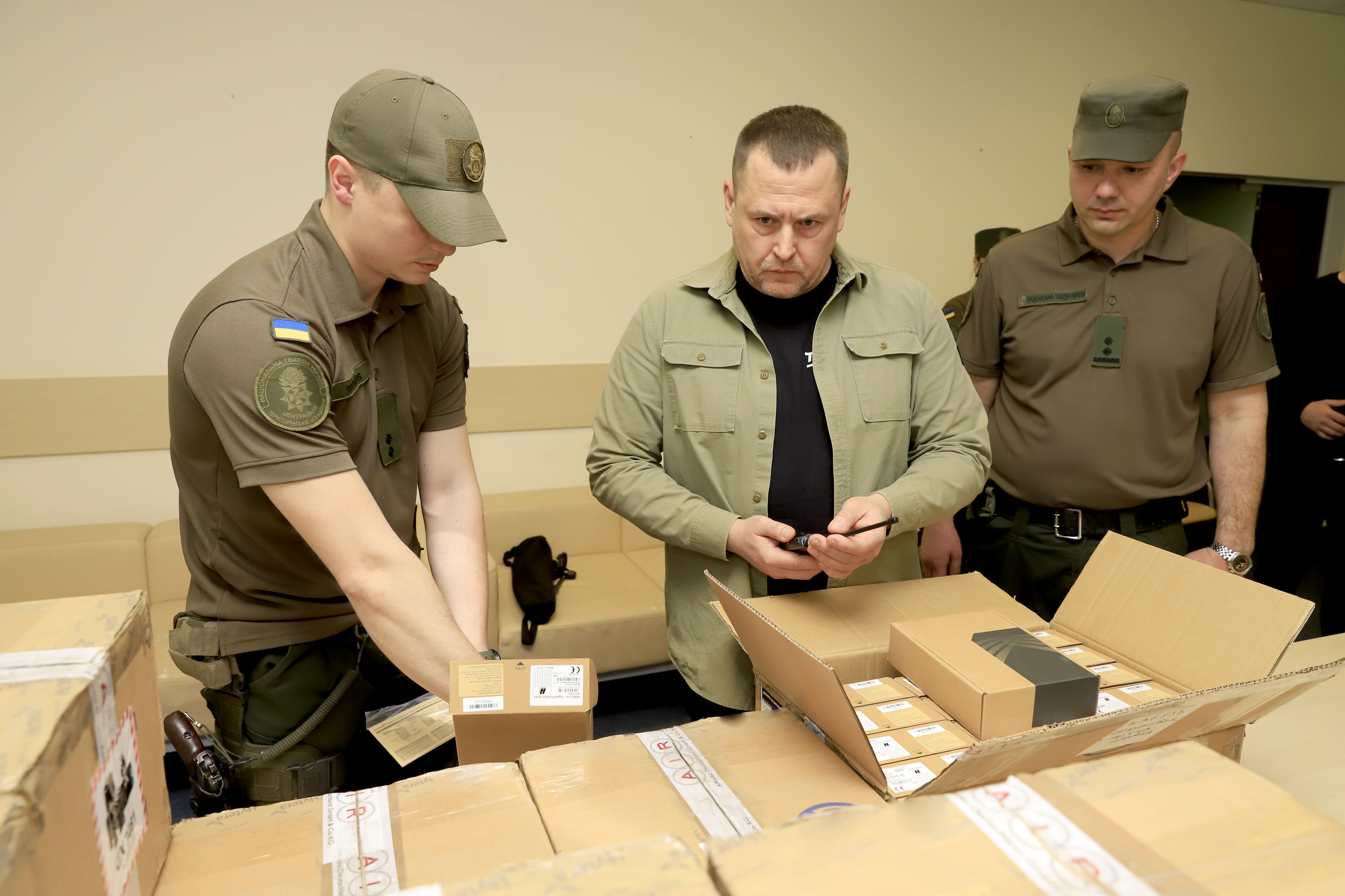 В Днепре подразделениям Национальной гвардии Украины передали 195 новых радиостанций фото 3 2