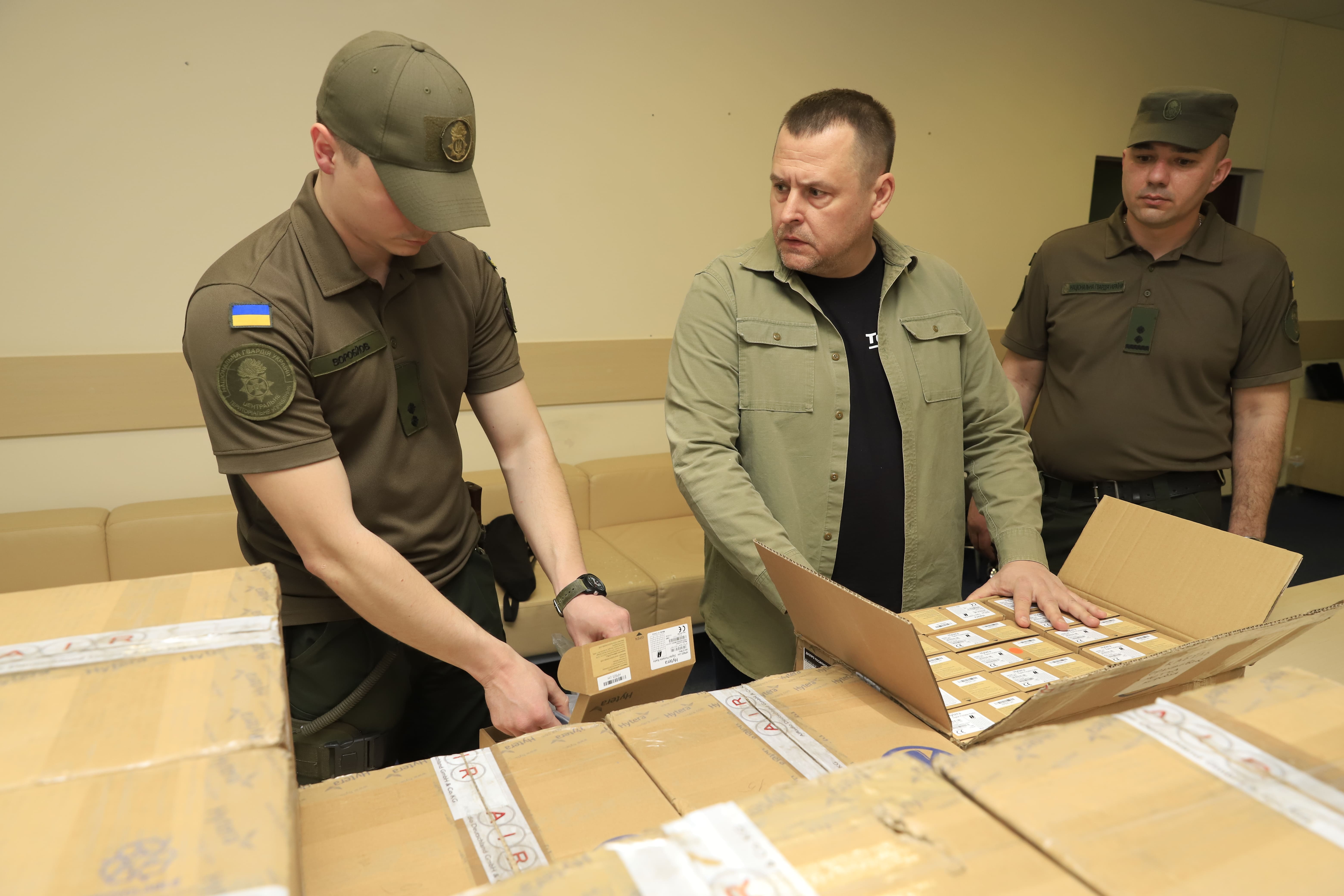 В Днепре подразделениям Национальной гвардии Украины передали 195 новых радиостанций фото 2 1