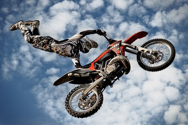 Трюк на мотоцикле - фото: amur.info