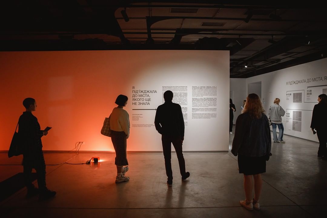 Выставка - фото: inst artsvitgallery