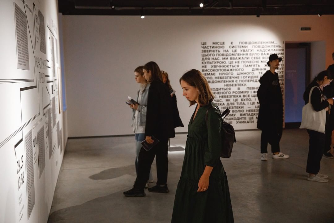 Выставка - фото: inst artsvitgallery