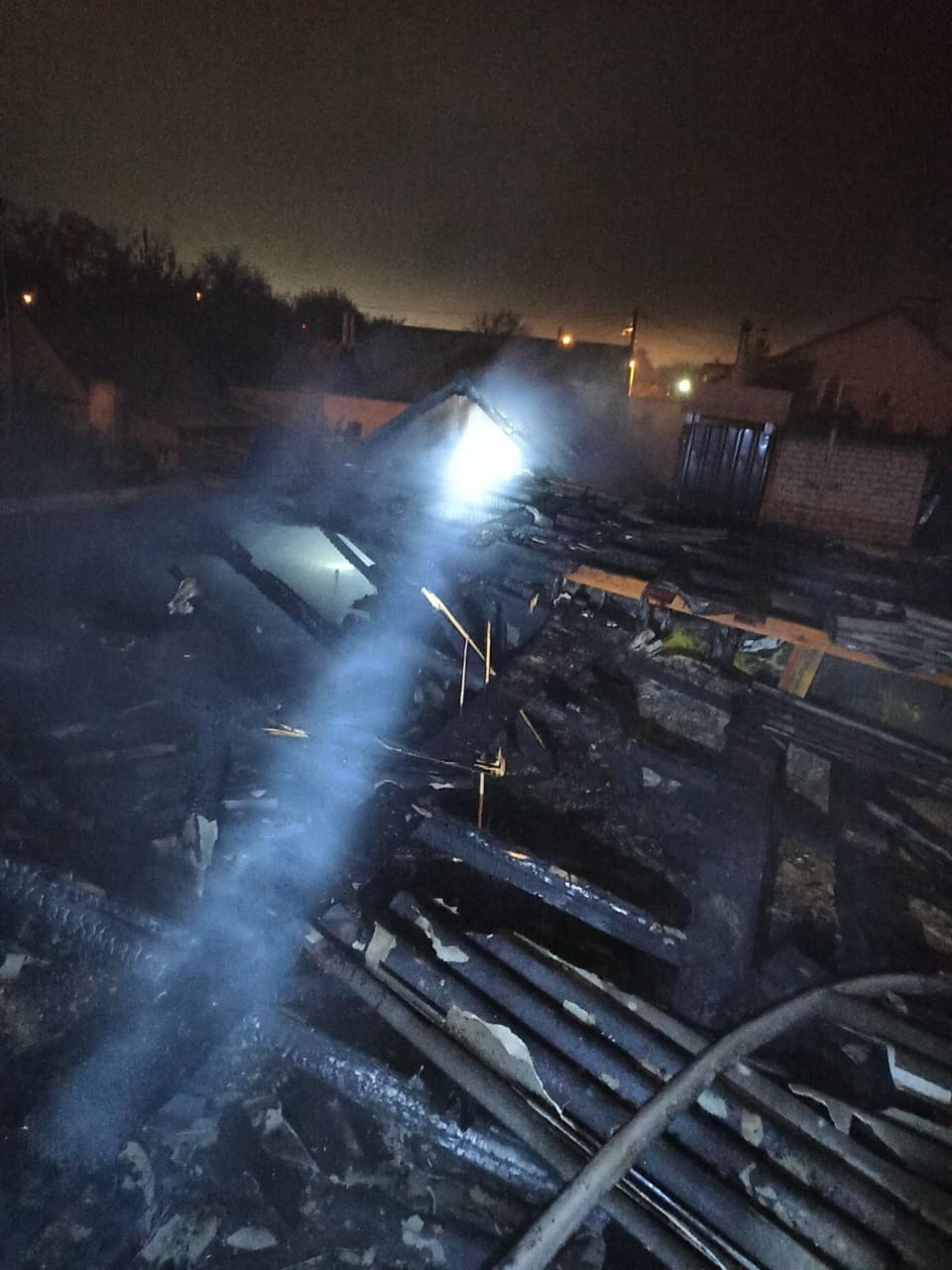 Спасатели тушили пожар два часа / фото: ГСЧС